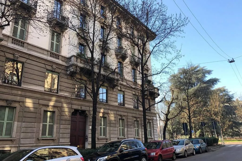 Casa Alberto da Giussano, elegante bilocale in centro con balcone sul parco-1