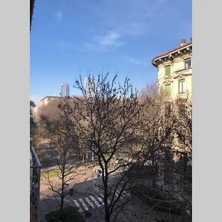 Casa Alberto da Giussano, elegante bilocale in centro con balcone sul parco-2