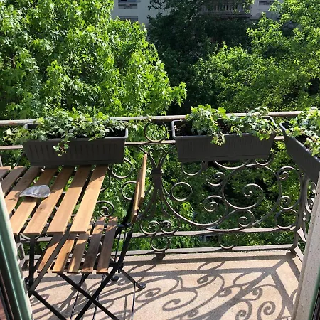 Casa Alberto da Giussano, elegante bilocale in centro con balcone sul parco-3